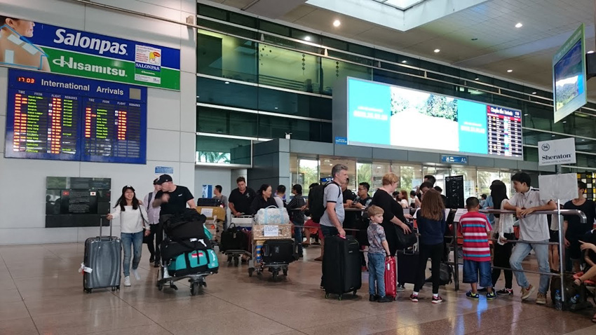 Tan Son Nhat airport offers free WiFi for tourists