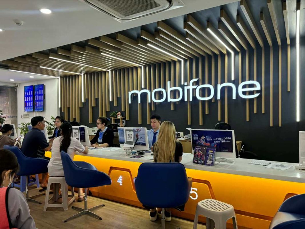 MobiFone store offers SIM cards for tourists to Phu Quoc