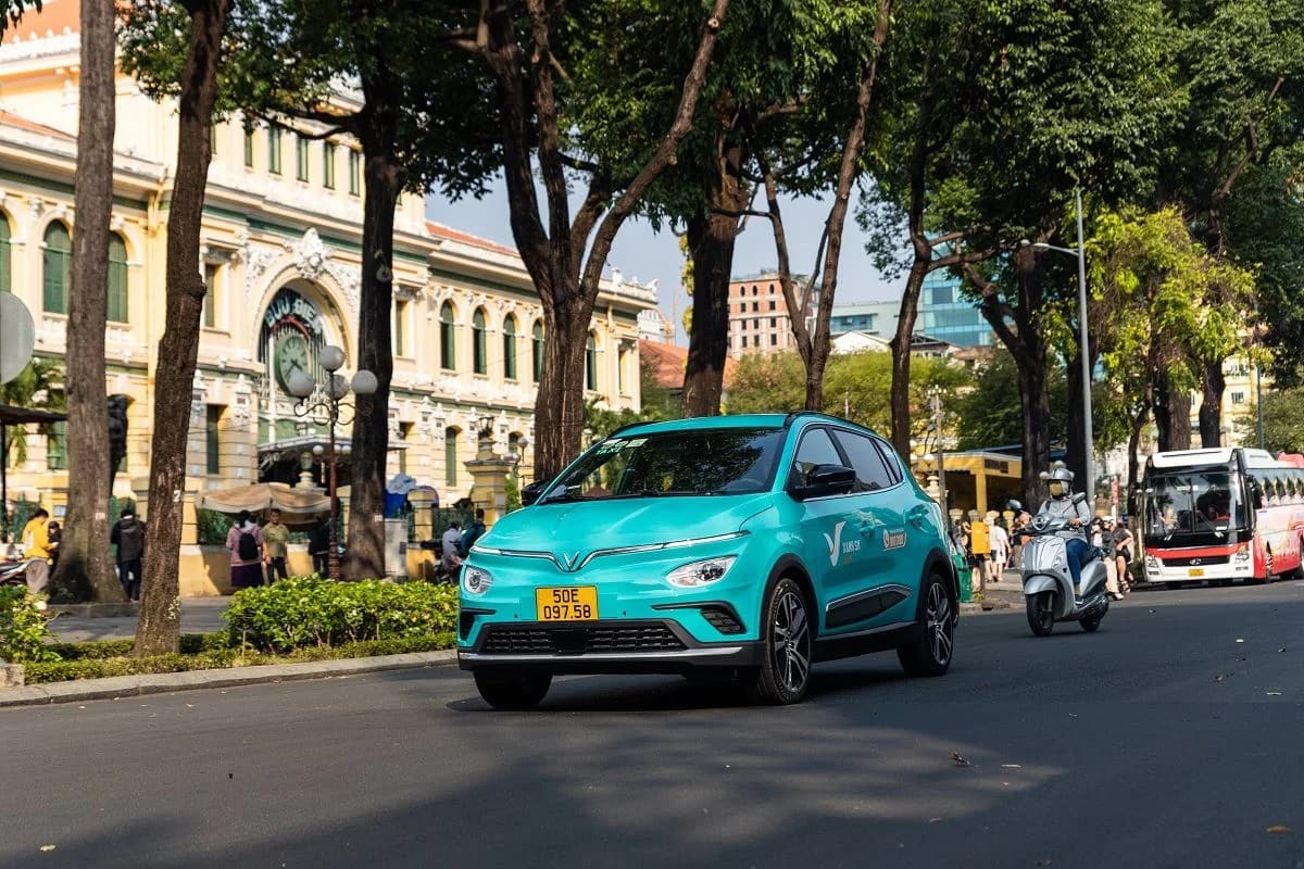 Xanh SM car on street